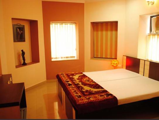 Fabexpress Neeranand Regency - Fully Vaccinated Staff Hotel Kalkutta Szoba fotó